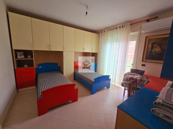 Durres, jepet me qera apartament 2+1+Aneks+Ballkon Kati 7, 450 €