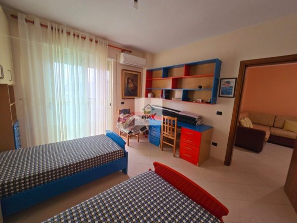 Durres, jepet me qera apartament 2+1+Aneks+Ballkon Kati 7, 450 €