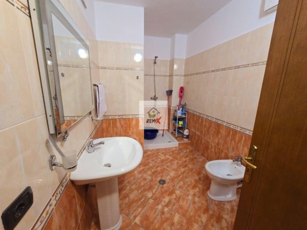 Durres, jepet me qera apartament 2+1+Aneks+Ballkon Kati 7, 450 €