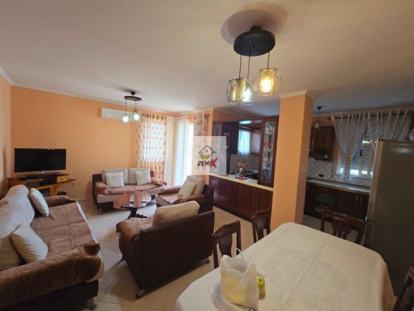 Durres, jepet me qera apartament 2+1+Aneks+Ballkon Kati 7, 450 €