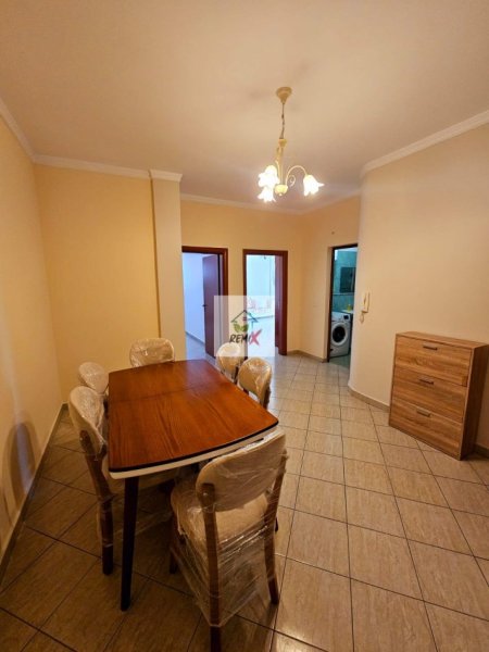 Elbasan, jepet me qera apartament 2+1+Aneks+Ballkon Kati 6, 100 m² 400 € 