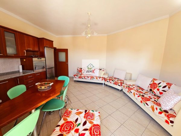 Elbasan, jepet me qera apartament 2+1+Aneks+Ballkon Kati 6, 100 m² 400 € 