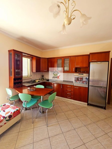 Elbasan, jepet me qera apartament 2+1+Aneks+Ballkon Kati 6, 100 m² 400 € 