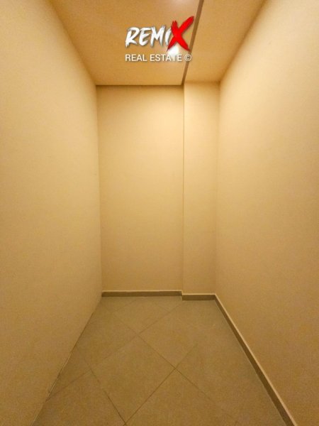 Durres, jepet me qera dyqan Kati 1, 92 m² 850 €