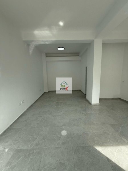 Durres, jepet me qera ambjent biznesi Kati 0, 45 m² 400 € 