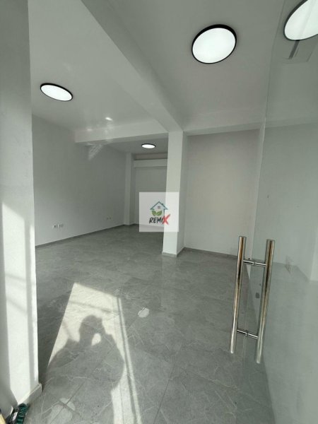Durres, jepet me qera ambjent biznesi Kati 0, 45 m² 400 € 