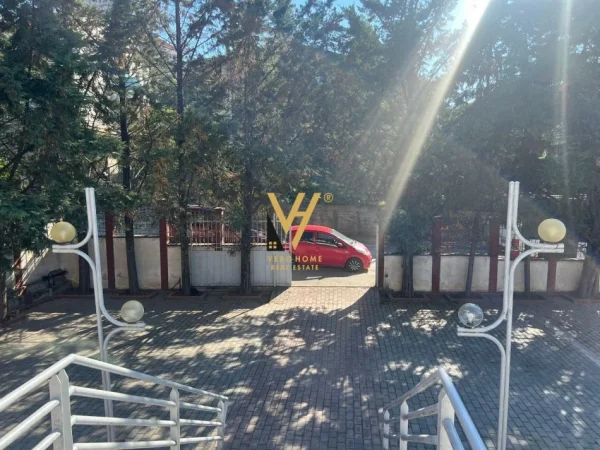 Tirane, jepet me qera zyre Kati 2, 120 m² 600 € (SAUK)