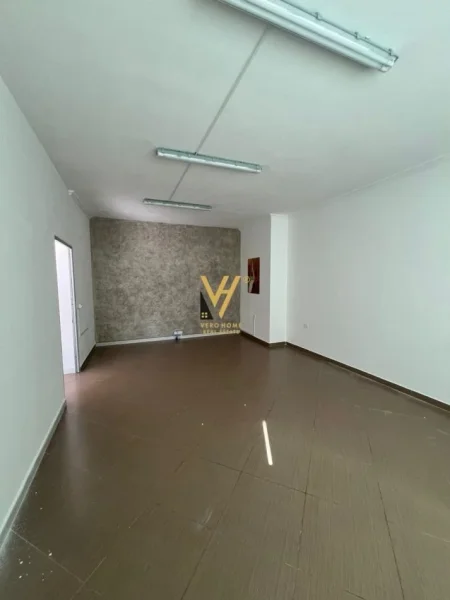 Tirane, jepet me qera zyre Kati 2, 120 m² 600 € (SAUK)
