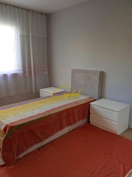 Tirane, jepet me qera apartament 2+1 Kati 4, 80 m² 450 € (OXHAKU)
