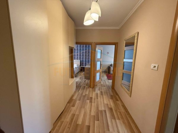 Tirane, shes apartament 1+1 Kati 3, 59 m² 135.000 € (Prane pallatit me shigjeta)