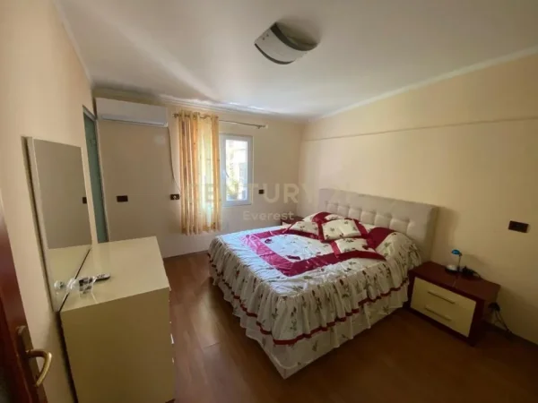 Tirane, jepet me qera apartament 2+1 Kati 4, 80 m² 800 € 