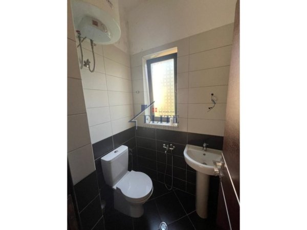 Tirane, jepet me qera shtepi 2+1+Ballkon Kati 2, 100 m² 400 € (Shkoze)