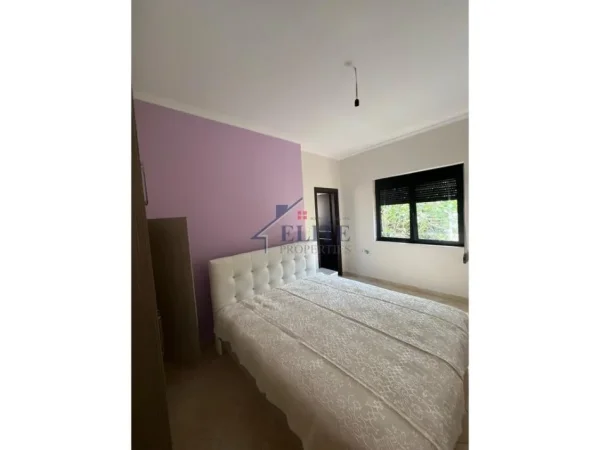 Tirane, jepet me qera shtepi 2+1+Ballkon Kati 2, 100 m² 400 € (Shkoze)