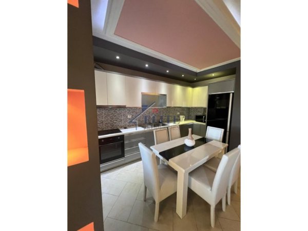 Tirane, jepet me qera shtepi 2+1+Ballkon Kati 2, 100 m² 400 € (Shkoze)