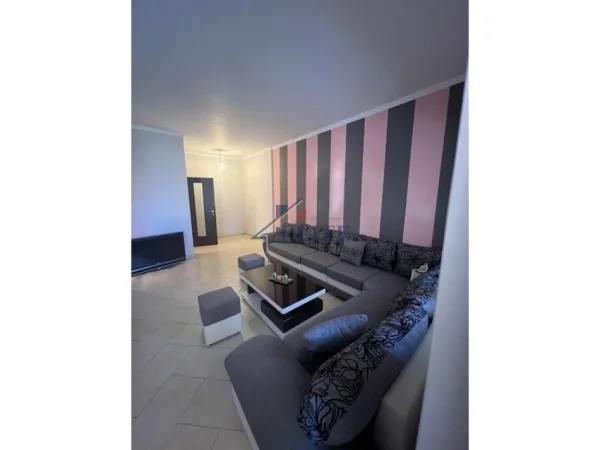 Tirane, jepet me qera shtepi 2+1+Ballkon Kati 2, 100 m² 400 € (Shkoze)