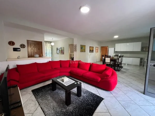 Tirane, jepet me qera apartament 2+1+Ballkon Kati 1, 600 € 