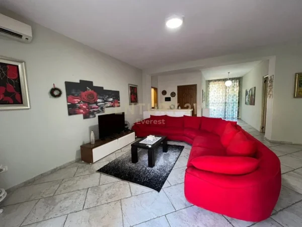 Tirane, jepet me qera apartament 2+1+Ballkon Kati 1, 600 € 