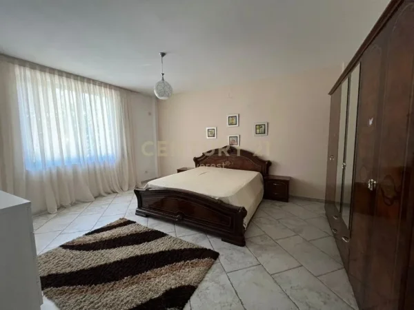 Tirane, jepet me qera apartament 2+1+Ballkon Kati 1, 600 € 