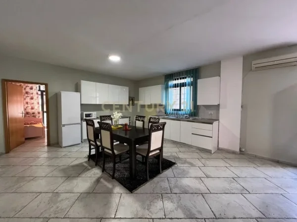 Tirane, jepet me qera apartament 2+1+Ballkon Kati 1, 600 € 