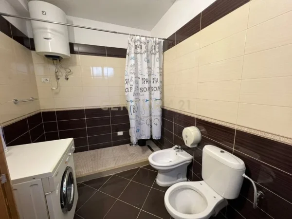 Tirane, jepet me qera apartament 2+1+Ballkon Kati 1, 600 € 
