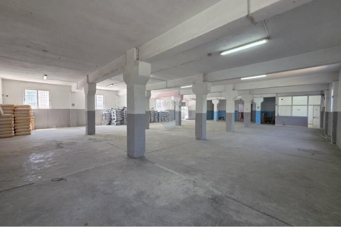 Tirane, jepet me qera magazine Kati 0, 700 m² 1.400 € (SHKOLLA BAJRAM CURRI)