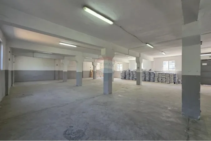 Tirane, jepet me qera magazine Kati 0, 700 m² 1.400 € (SHKOLLA BAJRAM CURRI)