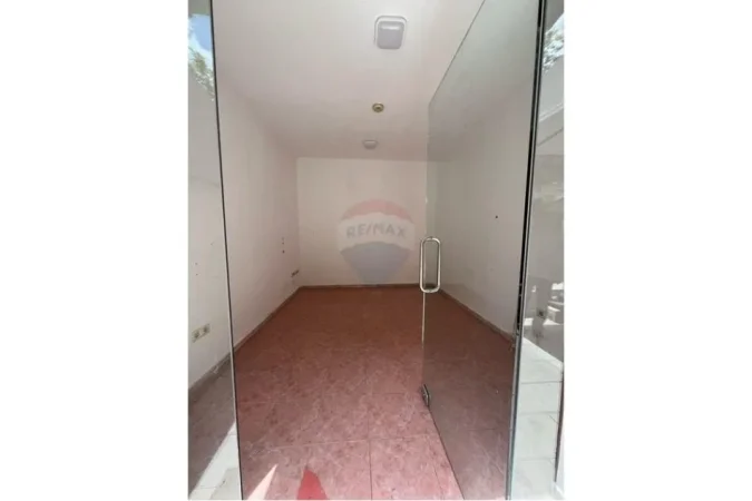 Tirane, jepet me qera dyqan Kati 0, 14 m² 160 € (Rruga Pjetër Budi)