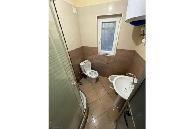 Tirane, shitet Vile , 220.000 € (Paskuqan)