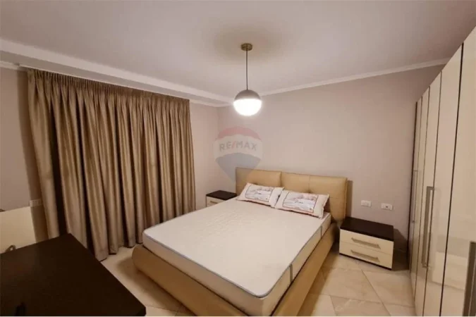 Tirane, jepet me qera apartament 1+1+Ballkon Kati 4, 65 m² 600 € 
