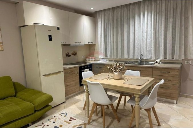 Tirane, jepet me qera apartament 1+1+Ballkon Kati 4, 65 m² 600 € 