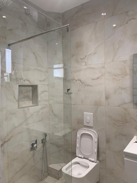 Tirane, jepet me qera apartament 1+1+Ballkon Kati 1, 65 m² 500 € (RRUGA E KAVAJES)