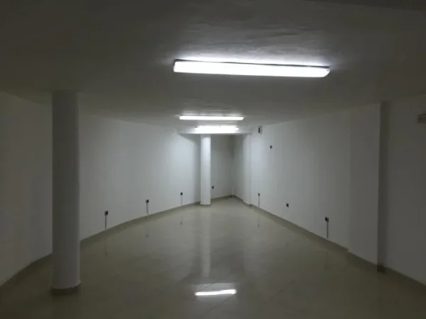 Tirane, jepet me qera zyre Kati 2, 45 m² 800 € 