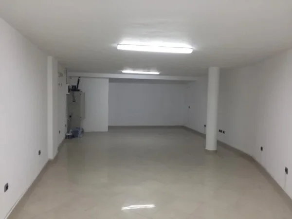 Tirane, jepet me qera zyre Kati 2, 45 m² 800 € 