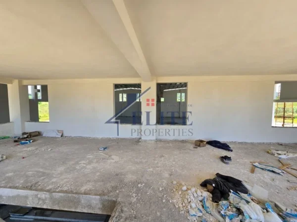 Tirane, shitet magazine Kati 0, 1.700 m² 1.200.000 € (Manez)