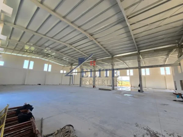 Tirane, shitet magazine Kati 0, 1.700 m² 1.200.000 € (Manez)