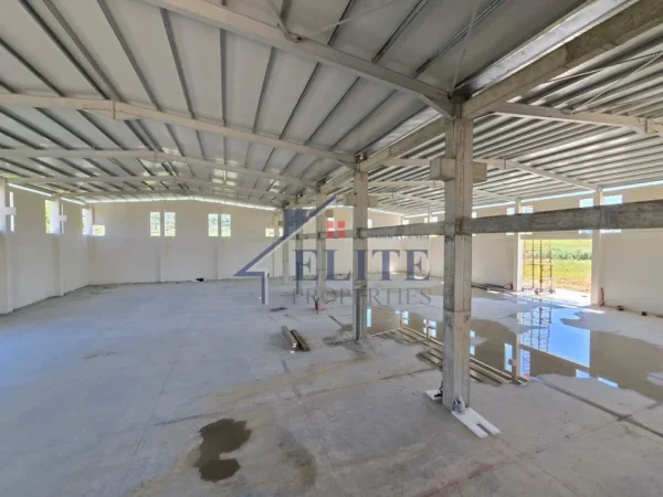 Tirane, shitet magazine Kati 0, 1.700 m² 1.200.000 € (Manez)