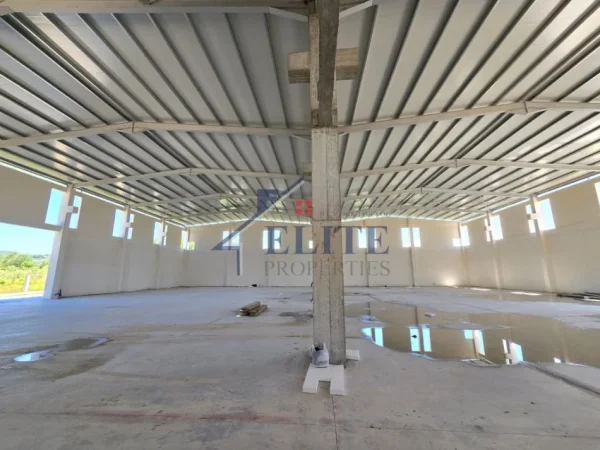 Tirane, shitet magazine Kati 0, 1.700 m² 1.200.000 € (Manez)