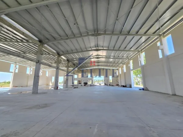 Tirane, shitet magazine Kati 0, 1.700 m² 1.200.000 € (Manez)