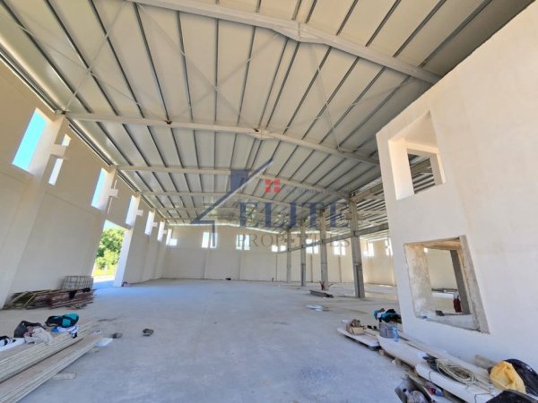 Tirane, shitet magazine Kati 0, 1.700 m² 1.200.000 € (Manez)