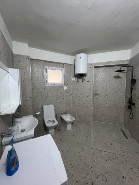 Tirane, jepet me qera zyre Kati 2, 120 m² 1.400 € 