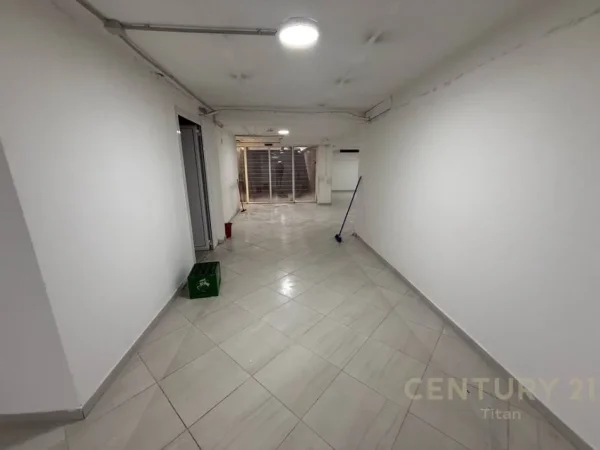 Tirane, jap me qera zyre , 402 m² 4.500 € (Ish Blloku)