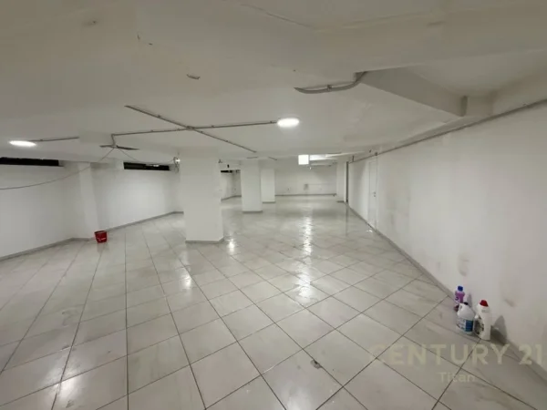 Tirane, jap me qera zyre , 402 m² 4.500 € (Ish Blloku)