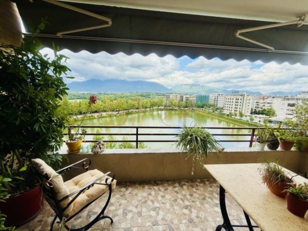 Tirane, jepet me qera 2+1+Ballkon , 130 m² 1.000 € 