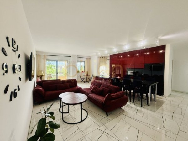 Tirane, jepet me qera 2+1+Ballkon , 130 m² 1.000 € 