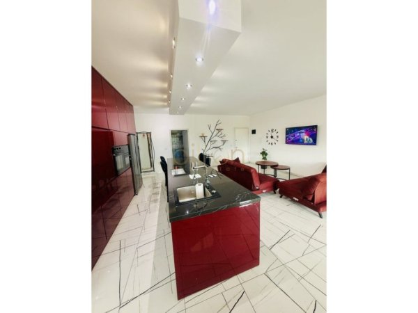 Tirane, jepet me qera 2+1+Ballkon , 130 m² 1.000 € 