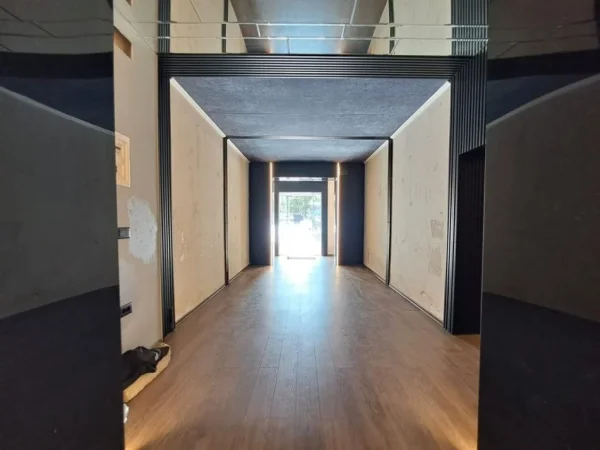 Tirane, jepet me qera ambjent biznesi Kati 0, 70 m² 1.500 € 