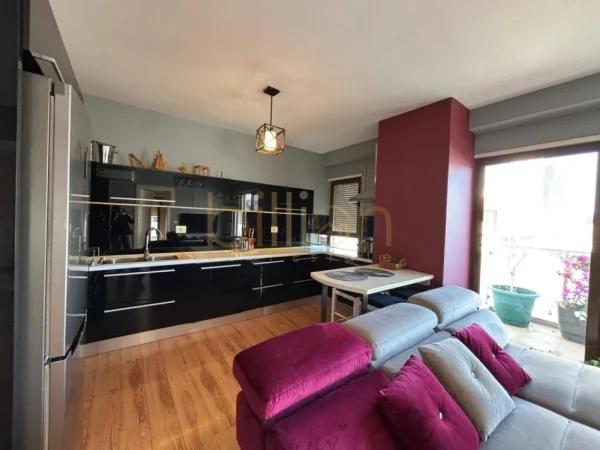 Tirane, jepet me qera 2+1+Ballkon ,Mine Peza, 95 m² 800 €