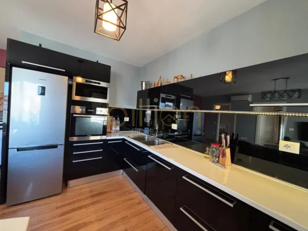 Tirane, jepet me qera 2+1+Ballkon ,Mine Peza, 95 m² 800 €