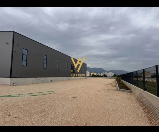 Tirane, jepet me qera magazine Kati 0, 1.200 m² 4.500 € (RINAS)