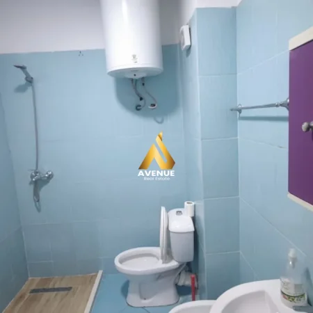 Tirane, jepet me qera apartament 2+1+Ballkon Kati 4, 85 m² 450 € (astir)